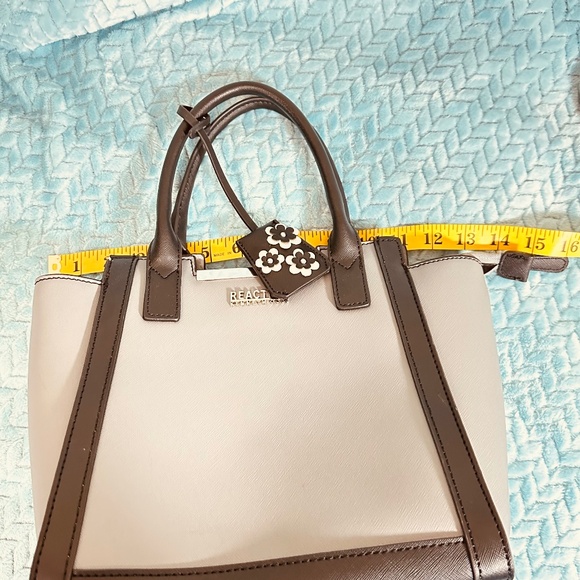 Kenneth Cole Reaction Handbag/Small Tote Gray, Black & White w/Flower tag. - Picture 11 of 16